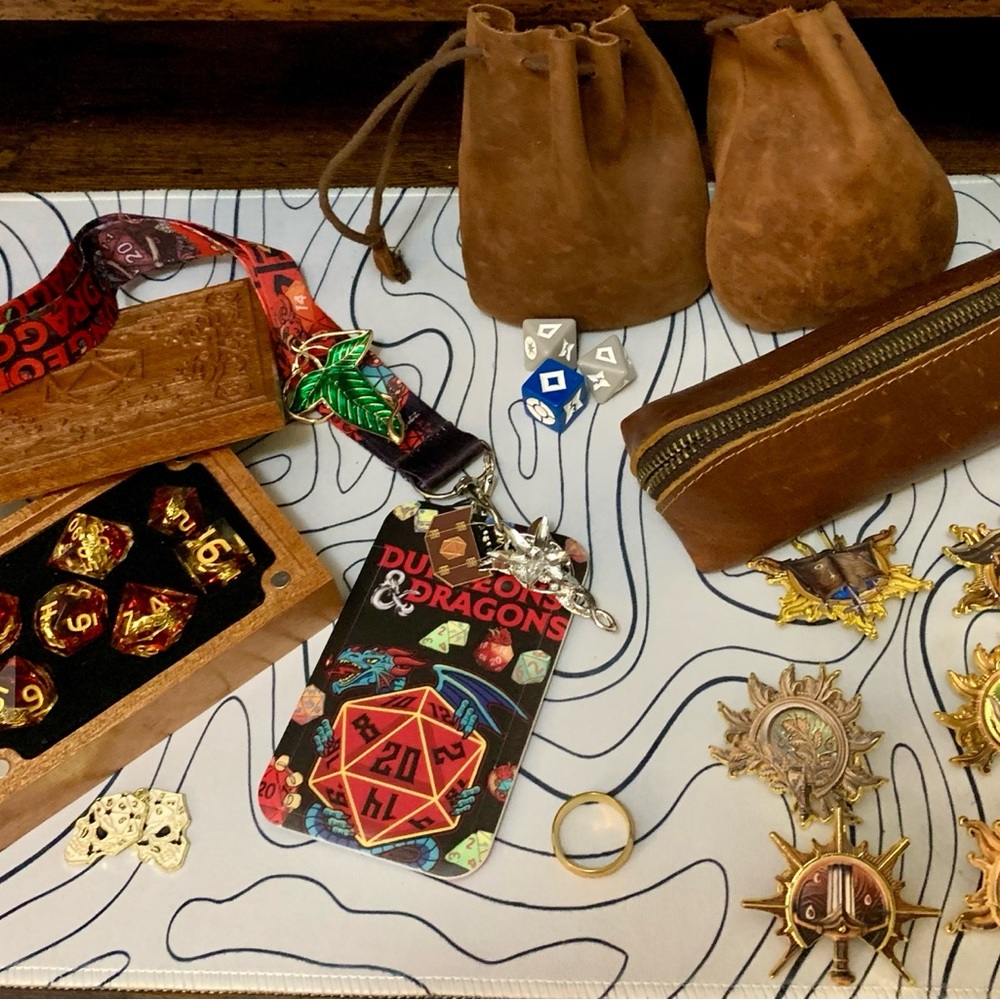 DND 5ed DM companion kit with d20 set and case, pins, boxes, counters, gauges